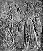 Ассирийское божество около финиковой пальмы.